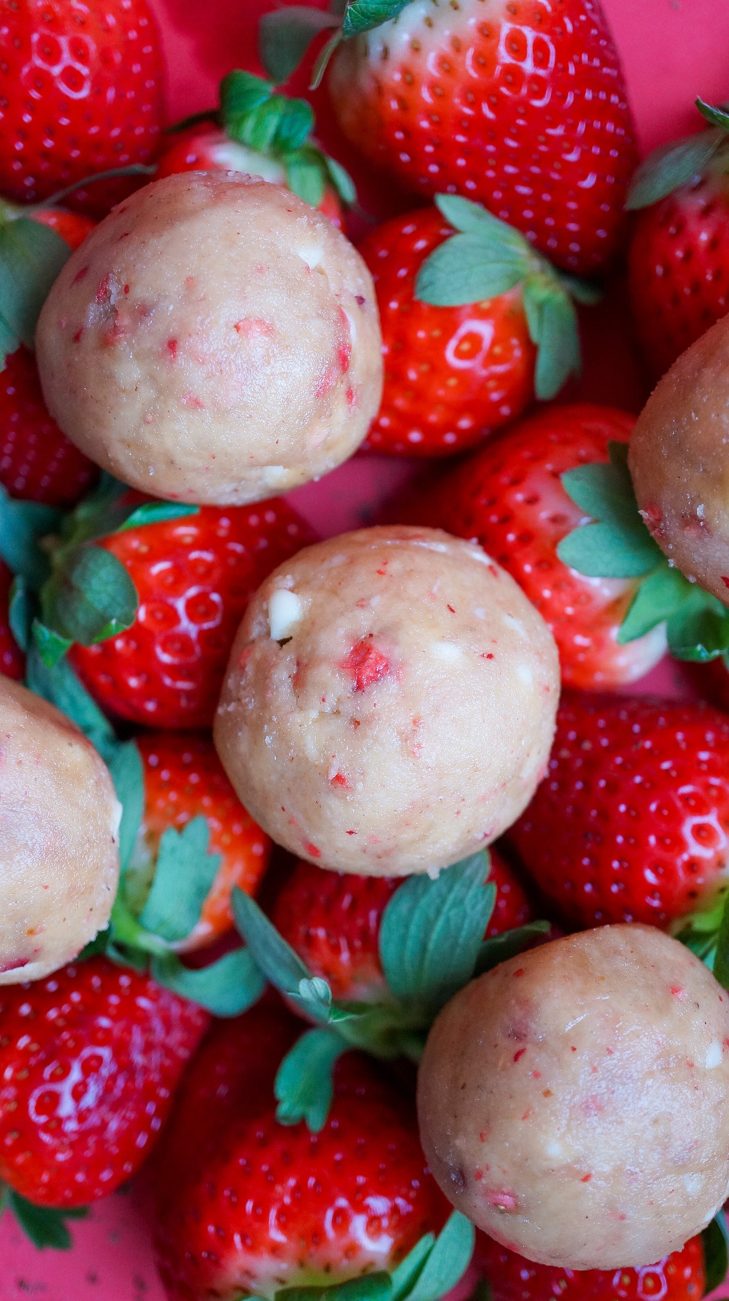 White Chocolate Strawberry Bites - Raw Bites By Risa