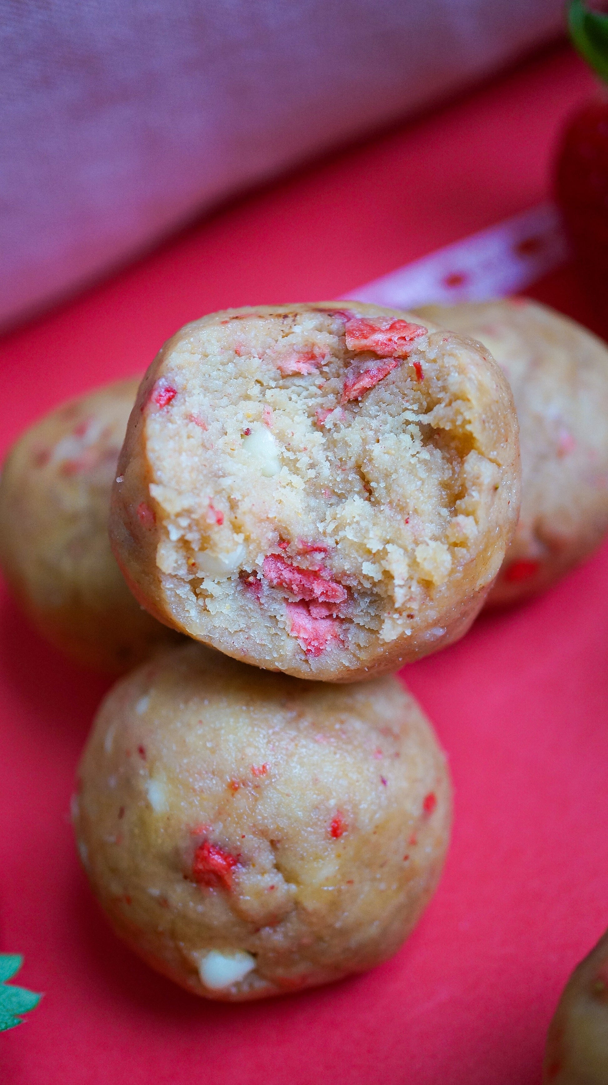 White Chocolate Strawberry Bites - Raw Bites By Risa